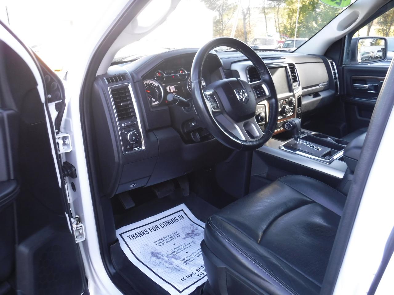 RAM 1500 4WD Crew Cab 140.5" Laramie 2013