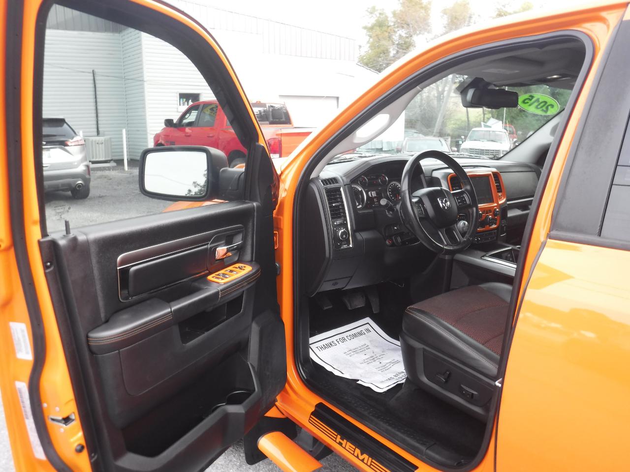 RAM 1500 4WD Crew Cab 140.5" Sport 2015
