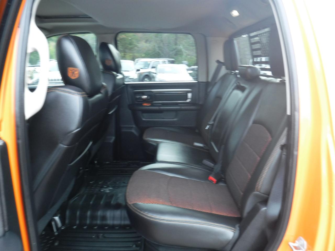 RAM 1500 4WD Crew Cab 140.5" Sport 2015