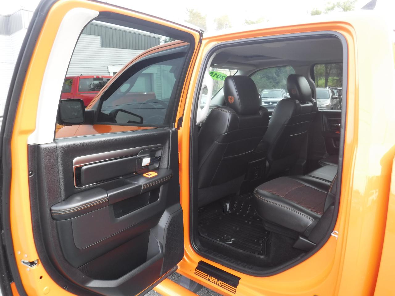 RAM 1500 4WD Crew Cab 140.5" Sport 2015