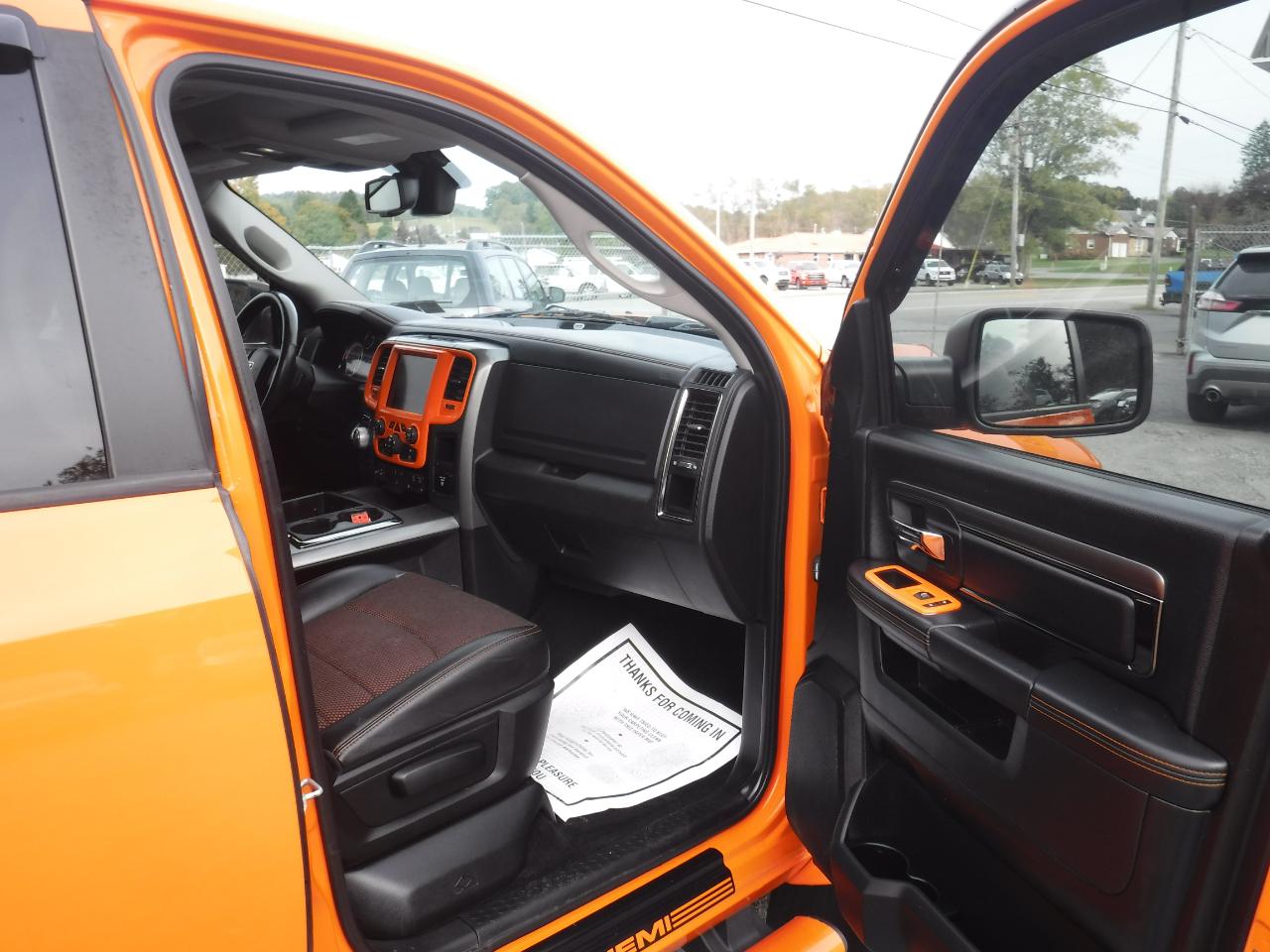 RAM 1500 4WD Crew Cab 140.5" Sport 2015