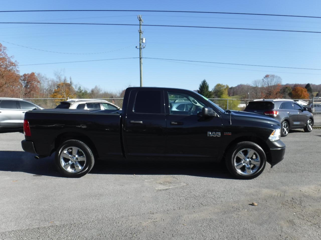 RAM 1500 4WD Quad Cab 140.5" Tradesman 2016