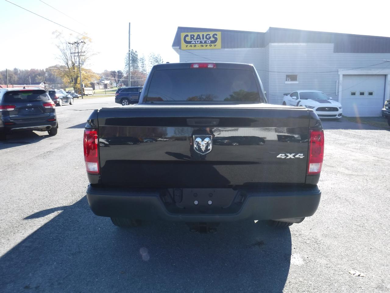 RAM 1500 4WD Quad Cab 140.5" Tradesman 2016