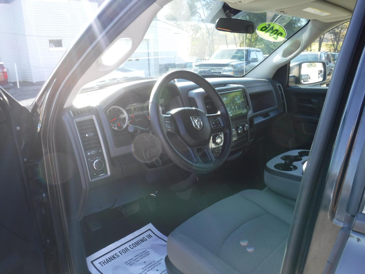 RAM 1500 4WD Quad Cab 140.5" Tradesman 2016