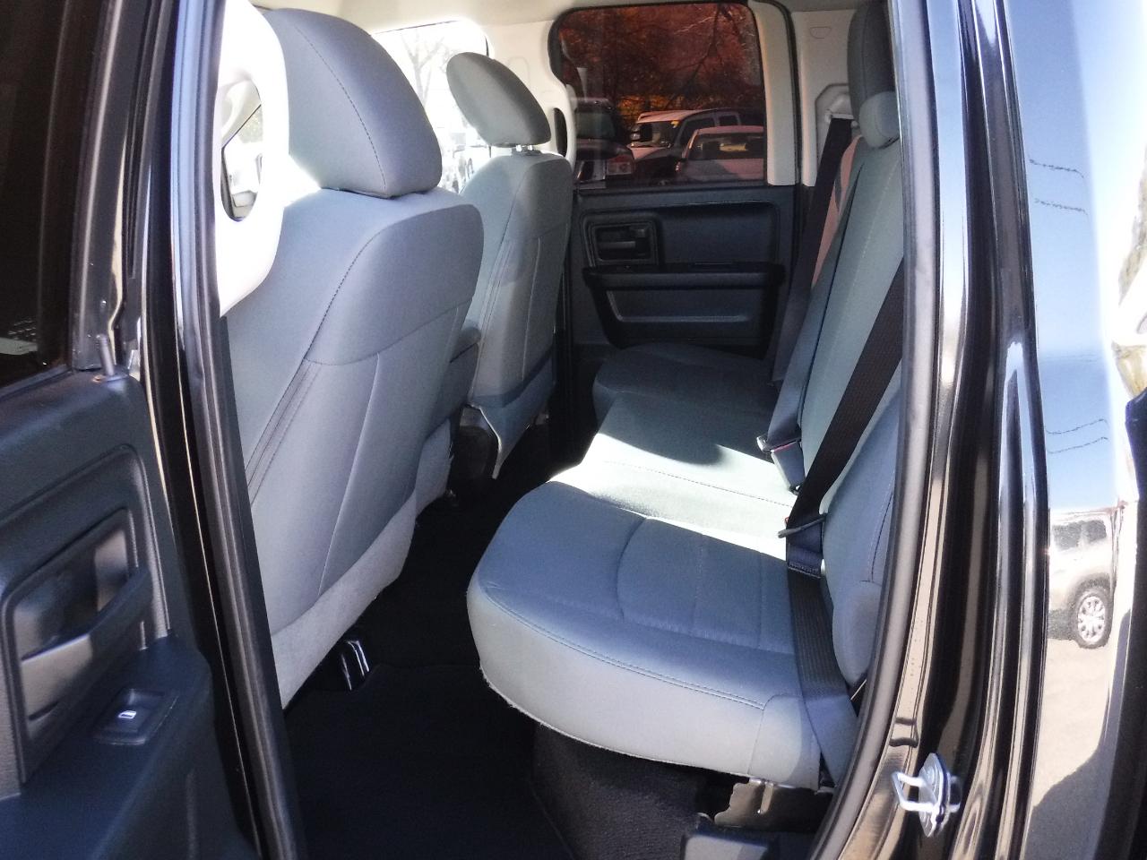 RAM 1500 4WD Quad Cab 140.5" Tradesman 2016