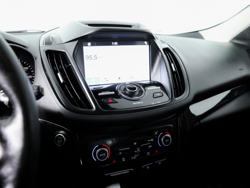 Ford Escape Titanium FWD 2017 Ford Escape Titanium FWD 2017