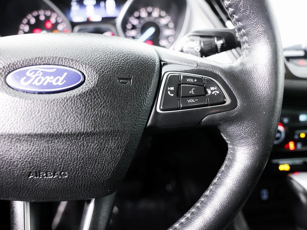 Ford Escape Titanium FWD 2017 Ford Escape Titanium FWD 2017