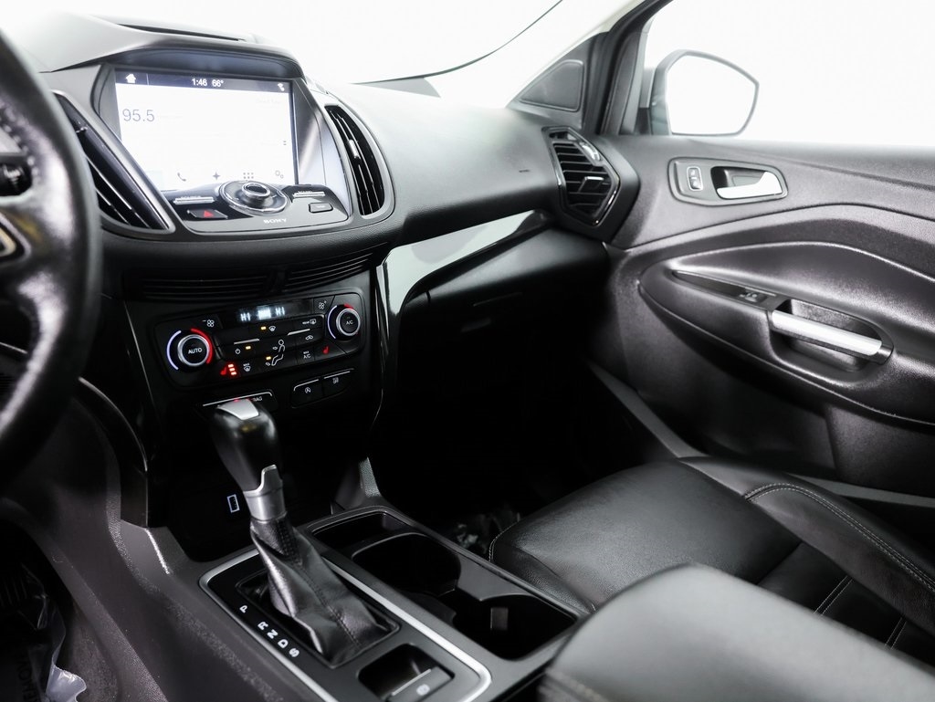 Ford Escape Titanium FWD 2017 Ford Escape Titanium FWD 2017