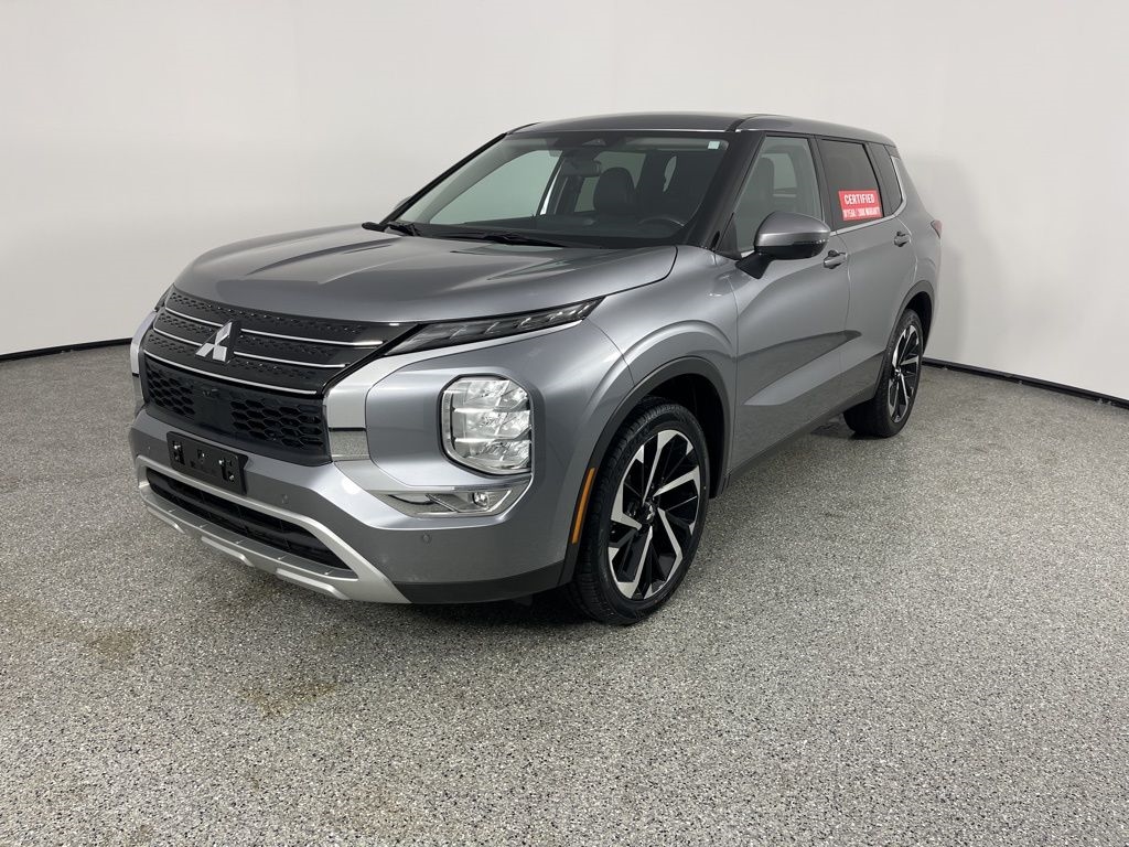 2024 Mitsubishi Outlander SE's photo