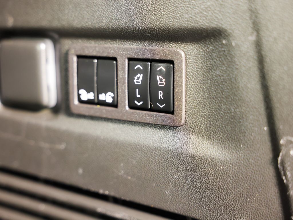 GMC Yukon XL 4WD 4dr AT4 2023