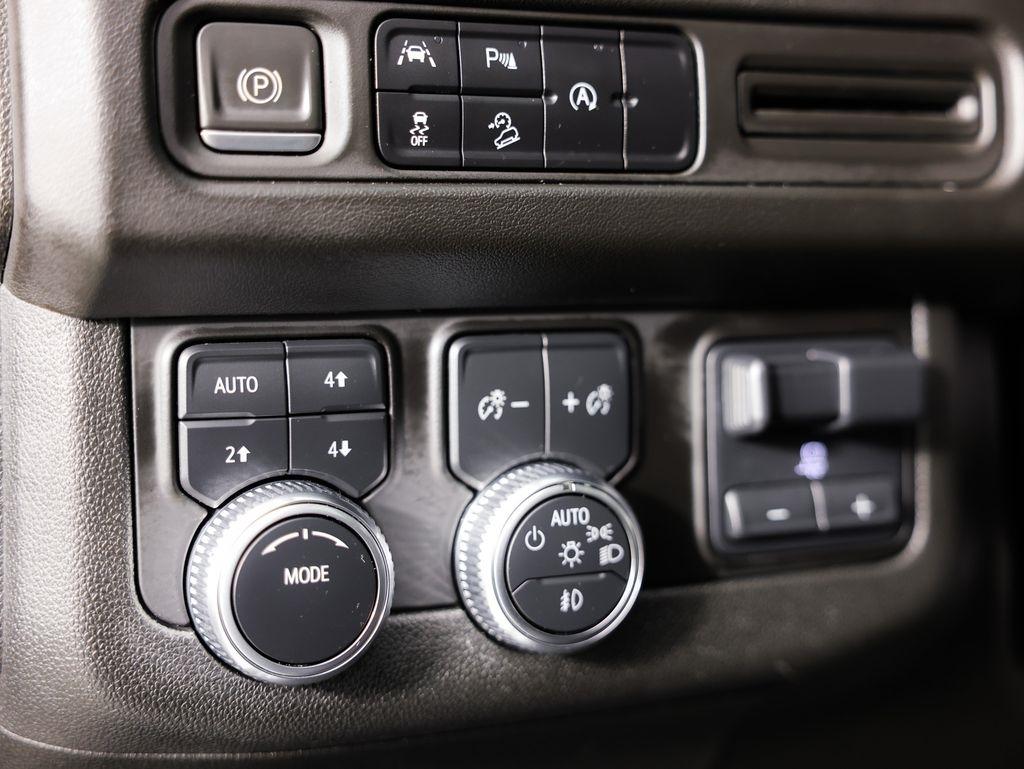 GMC Yukon XL 4WD 4dr AT4 2023