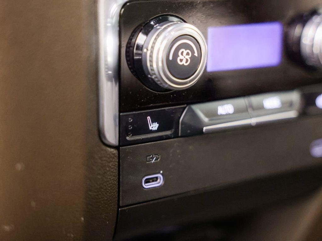 GMC Yukon XL 4WD 4dr Elevation 2025