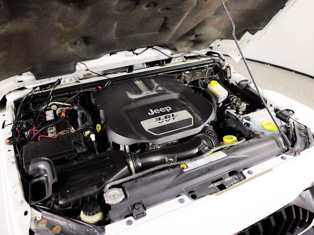 Jeep Wrangler Unlimited 4WD 4dr Sahara 2012