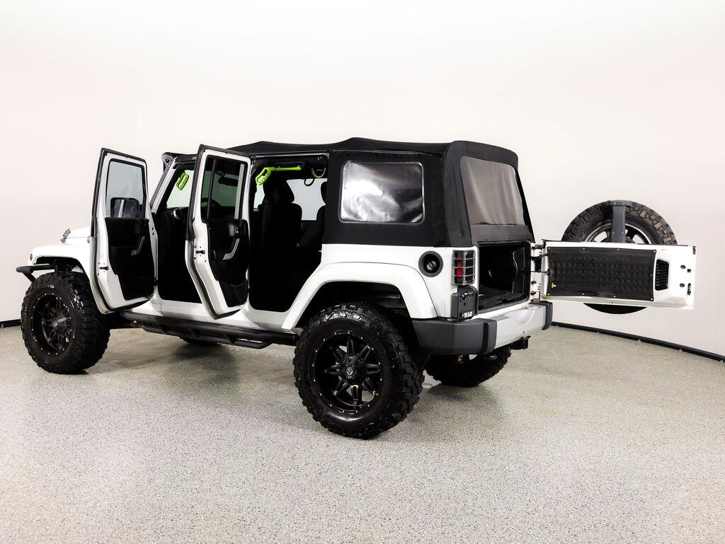 Jeep Wrangler Unlimited 4WD 4dr Sahara 2012