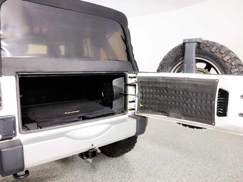 Jeep Wrangler Unlimited 4WD 4dr Sahara 2012