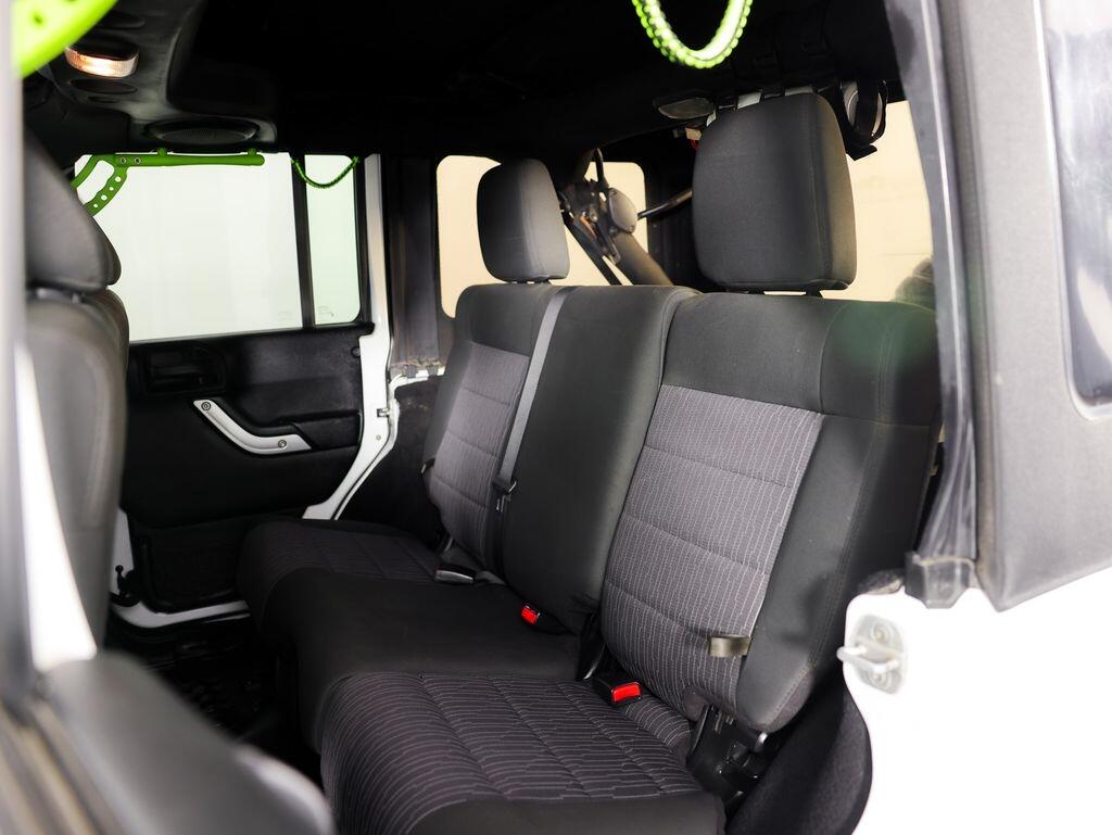 Jeep Wrangler Unlimited 4WD 4dr Sahara 2012