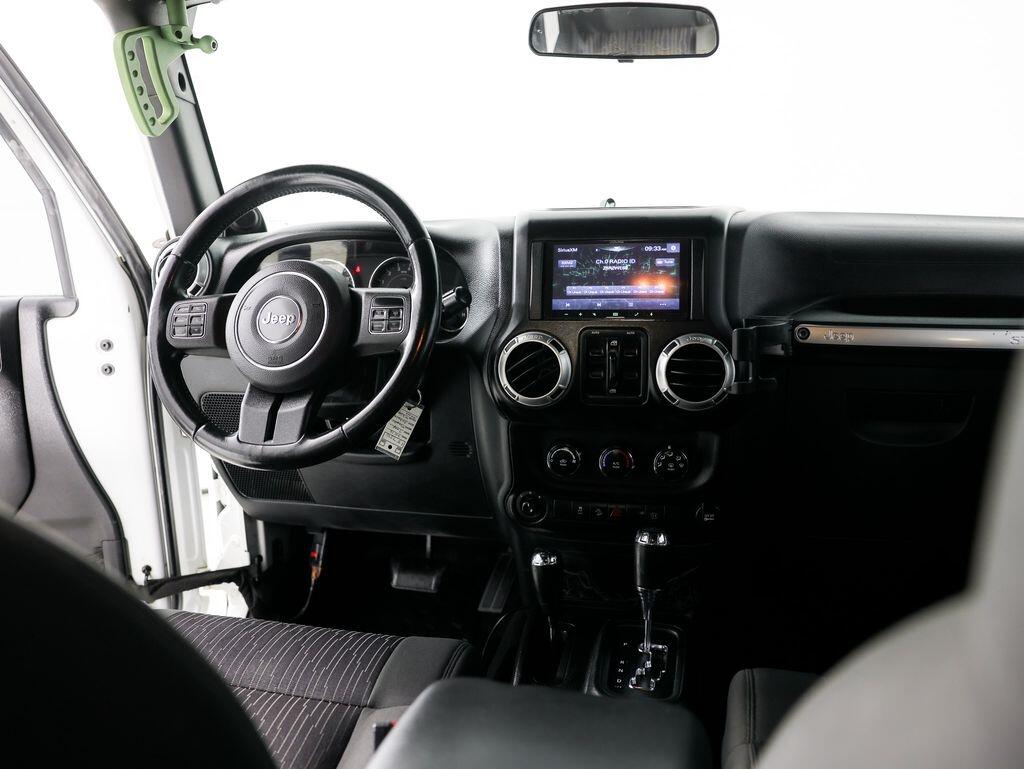 Jeep Wrangler Unlimited 4WD 4dr Sahara 2012