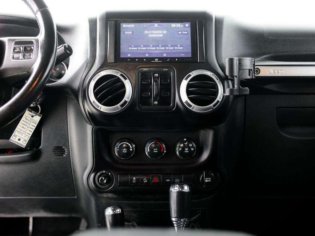 Jeep Wrangler Unlimited 4WD 4dr Sahara 2012