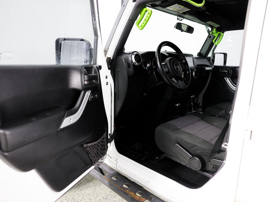 Jeep Wrangler Unlimited 4WD 4dr Sahara 2012