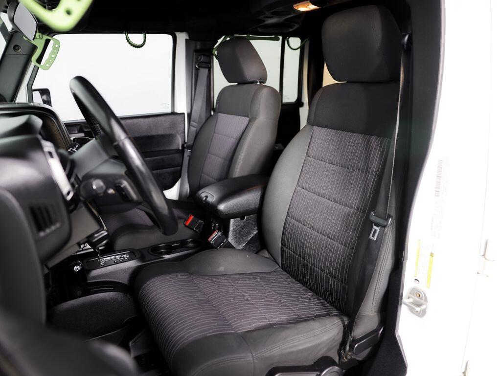 Jeep Wrangler Unlimited 4WD 4dr Sahara 2012