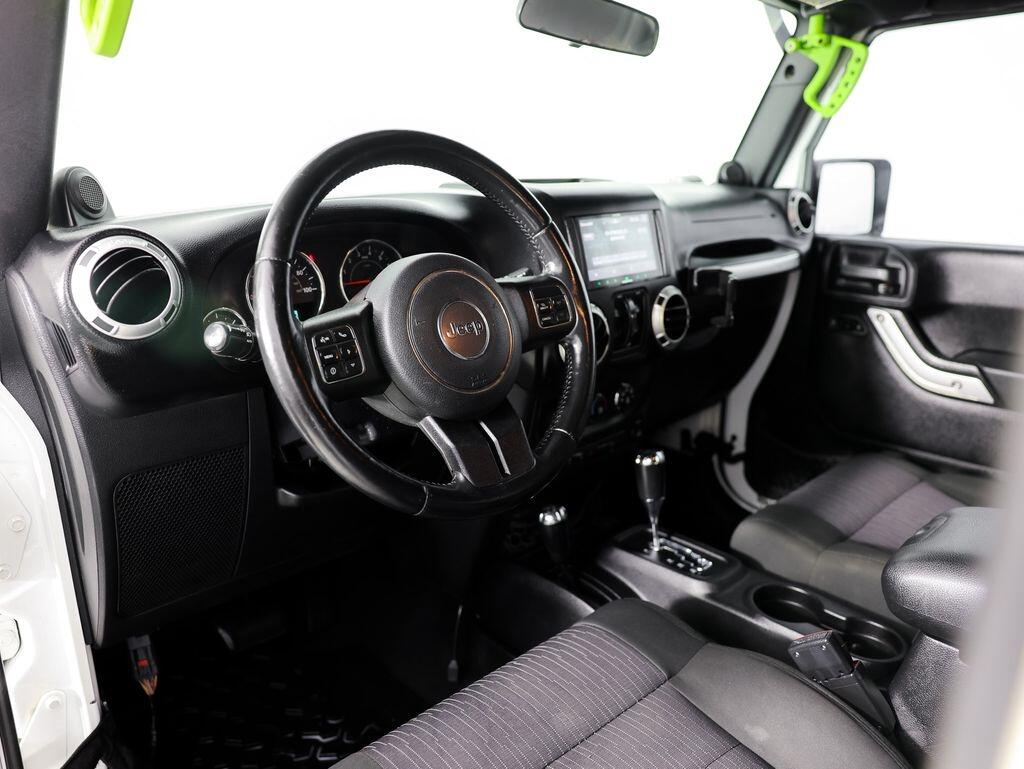 Jeep Wrangler Unlimited 4WD 4dr Sahara 2012