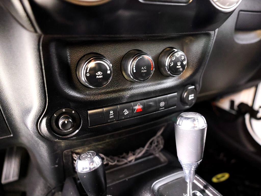 Jeep Wrangler Unlimited 4WD 4dr Sahara 2012