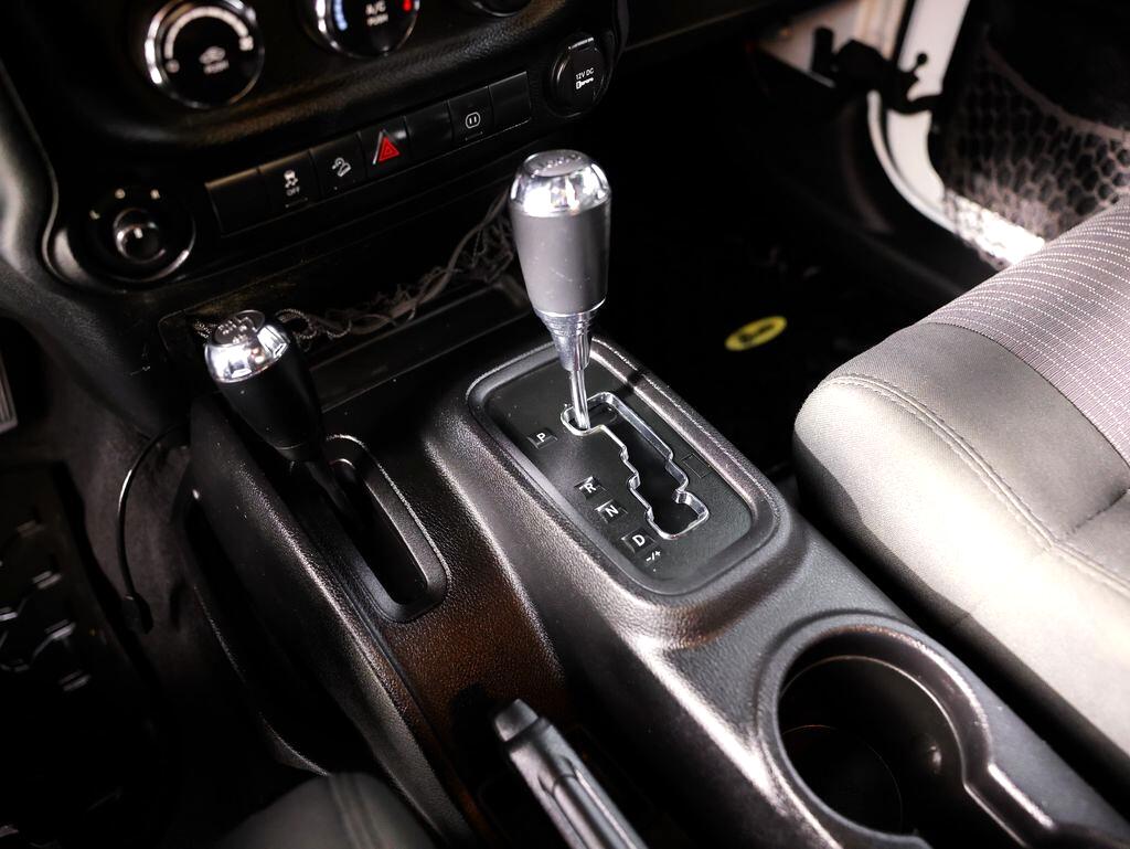 Jeep Wrangler Unlimited 4WD 4dr Sahara 2012