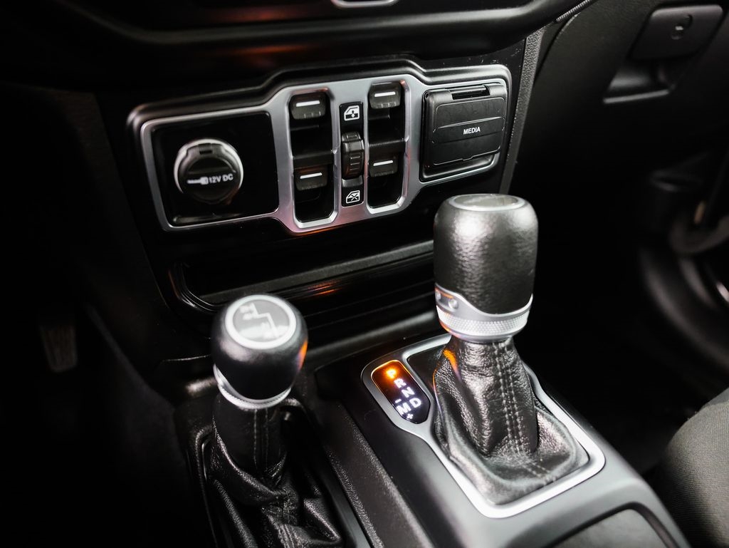 Jeep Gladiator Willys 4x4 2021