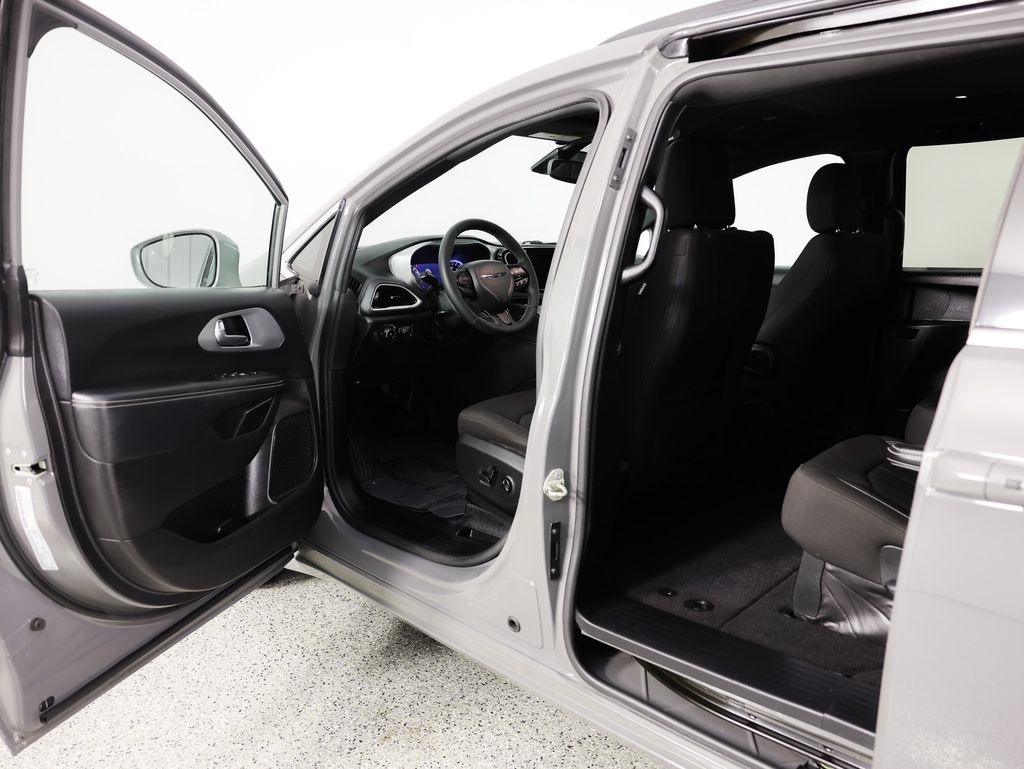 Chrysler Pacifica Touring AWD 2022