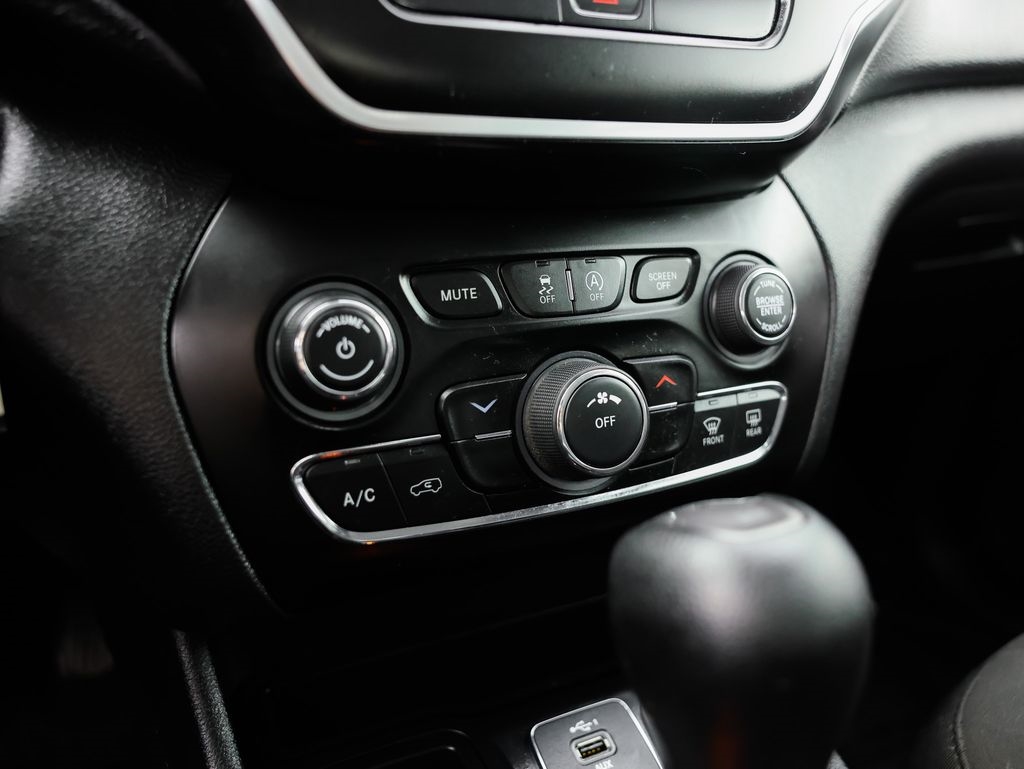 Jeep Cherokee Latitude FWD 2019