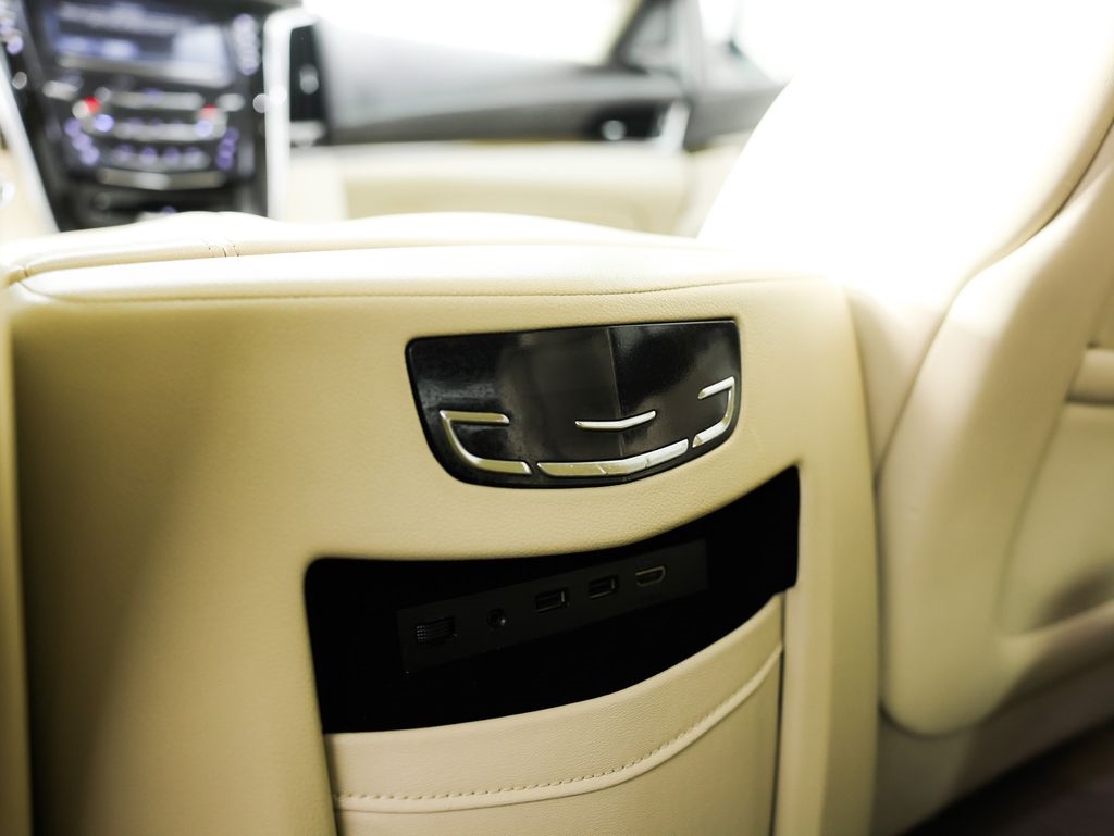 Cadillac Escalade 4WD 4dr Luxury 2019