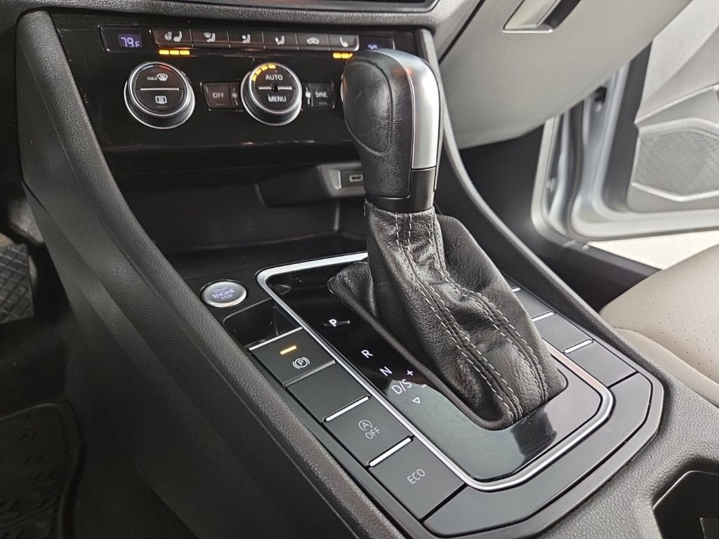 Volkswagen Jetta R-Line Auto 2021