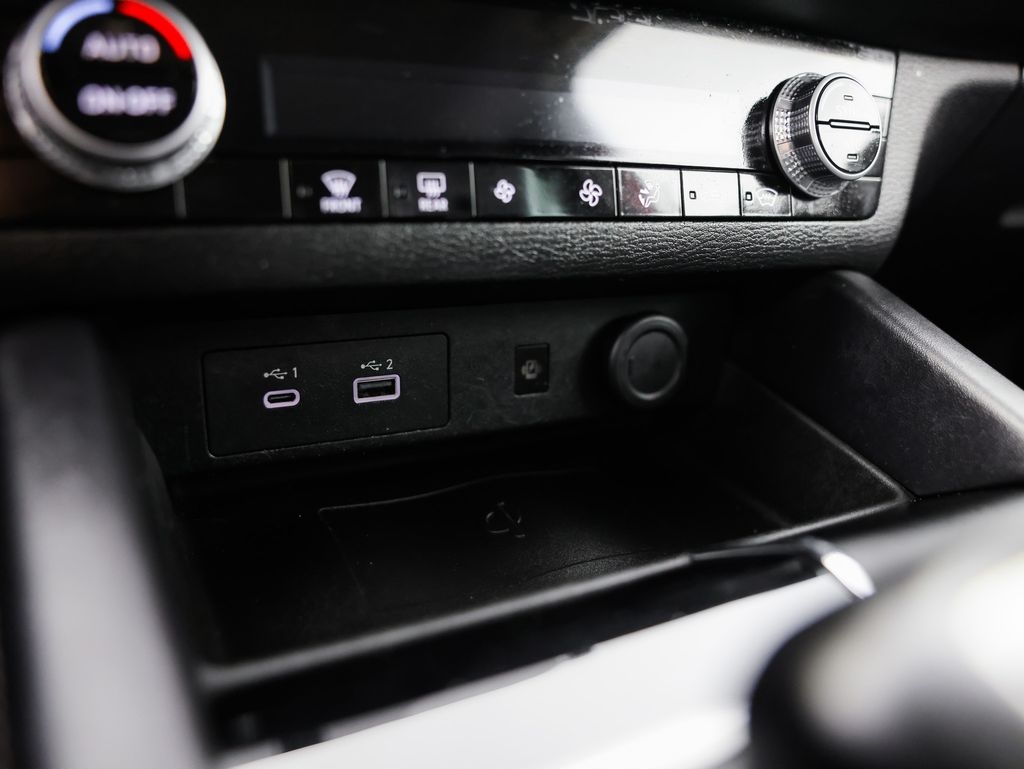 Mitsubishi Outlander SE Launch Edition S-AWC 2022