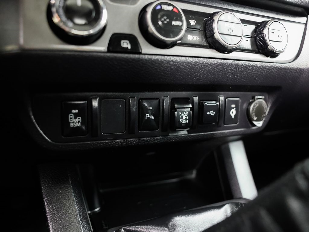 Toyota Tacoma 4WD TRD Off Road Double Cab 5' Bed V6 MT (Natl) 2023