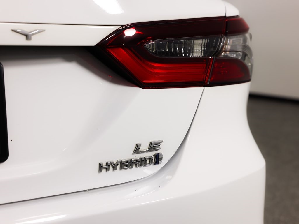 Toyota Camry Hybrid LE CVT (Natl) 2022