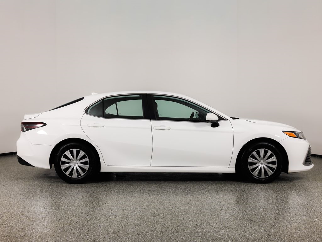 Toyota Camry Hybrid LE CVT (Natl) 2022