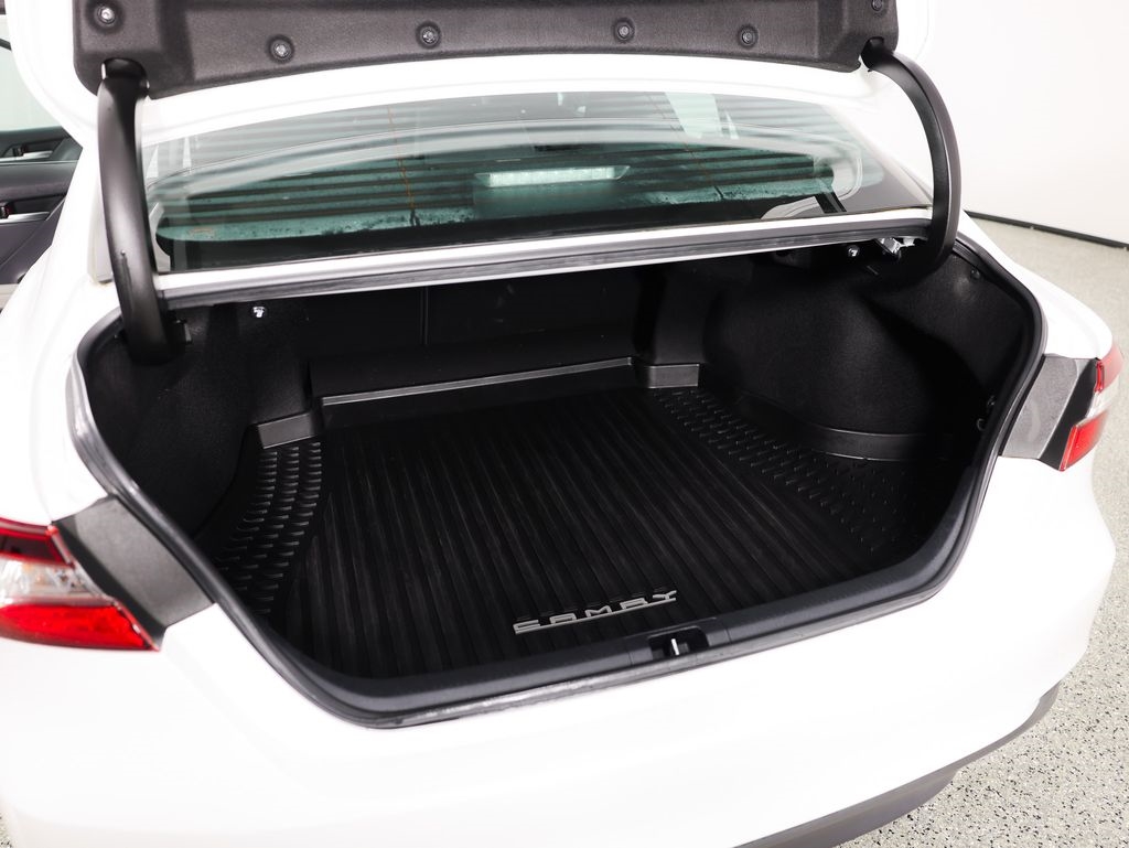 Toyota Camry Hybrid LE CVT (Natl) 2022