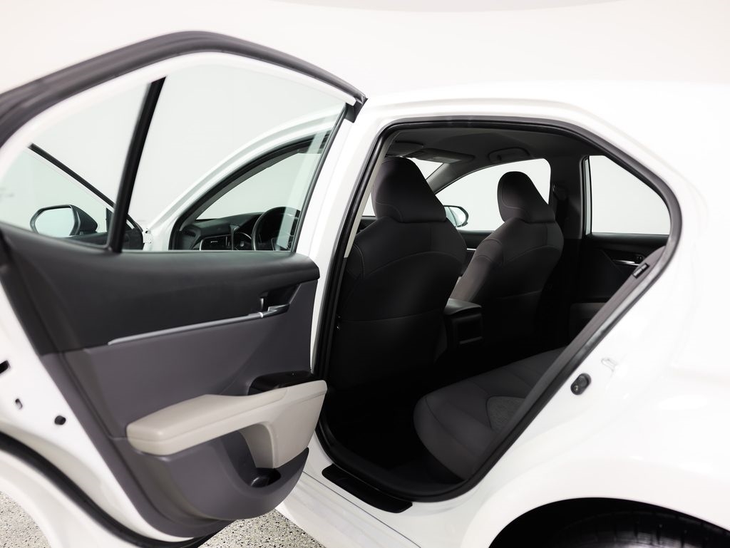 Toyota Camry Hybrid LE CVT (Natl) 2022