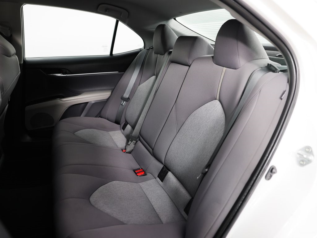 Toyota Camry Hybrid LE CVT (Natl) 2022