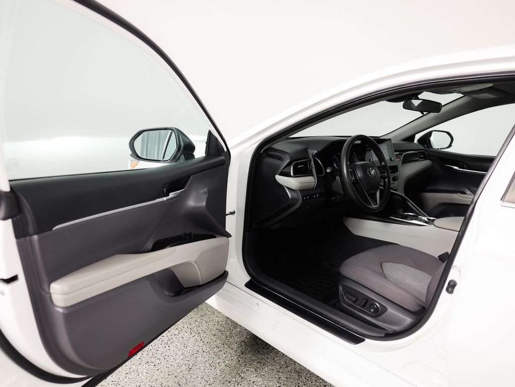 Toyota Camry Hybrid LE CVT (Natl) 2022