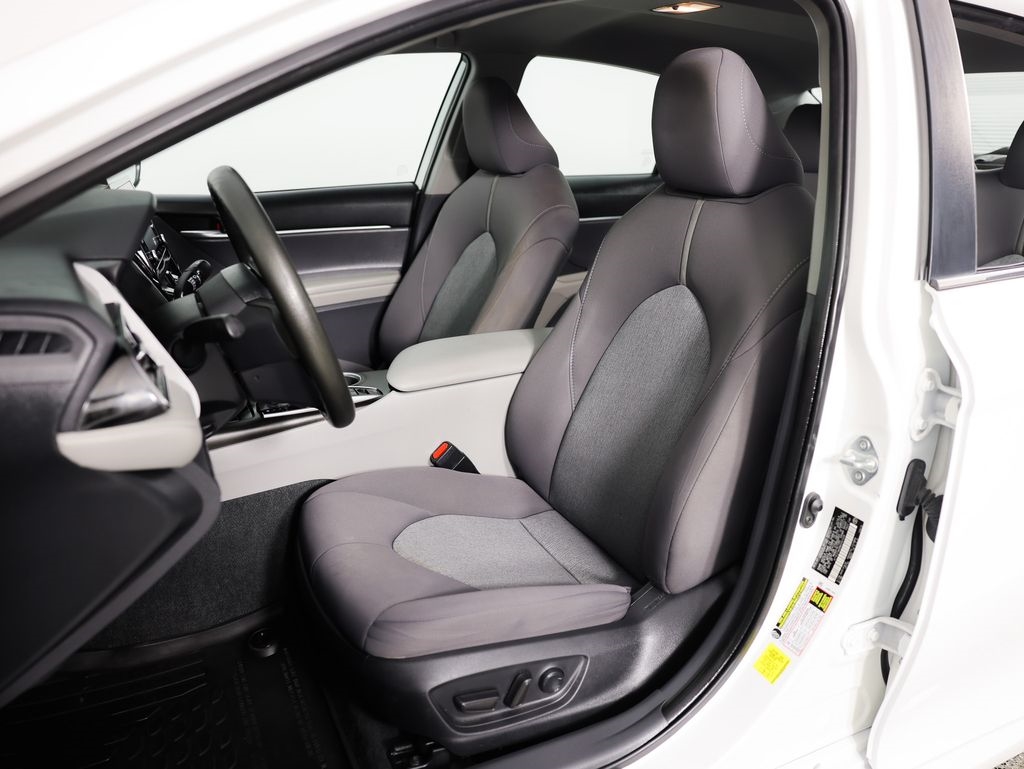 Toyota Camry Hybrid LE CVT (Natl) 2022