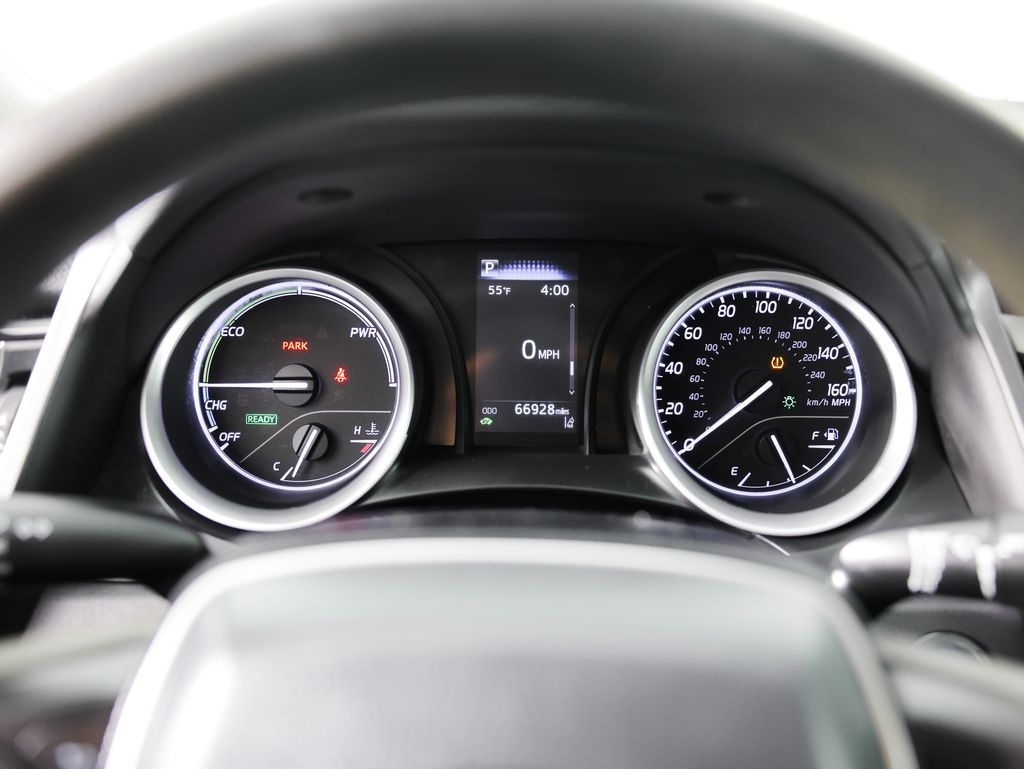 Toyota Camry Hybrid LE CVT (Natl) 2022