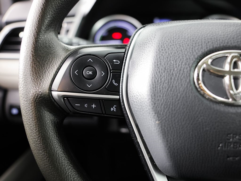 Toyota Camry Hybrid LE CVT (Natl) 2022