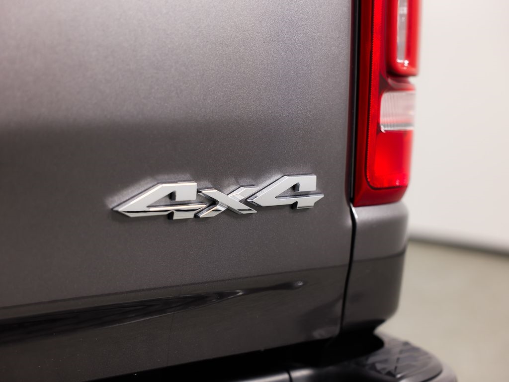 RAM 1500 Laramie 4x4 Crew Cab 5'7" Box 2023