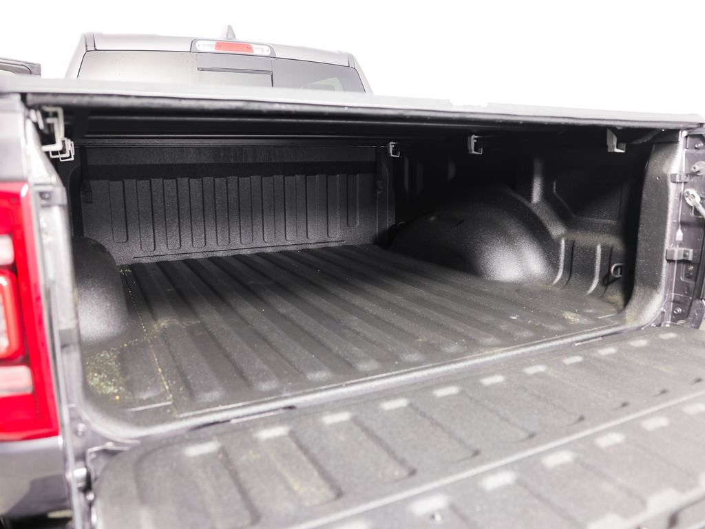 RAM 1500 Laramie 4x4 Crew Cab 5'7" Box 2023