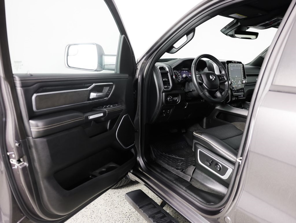 RAM 1500 Laramie 4x4 Crew Cab 5'7" Box 2023