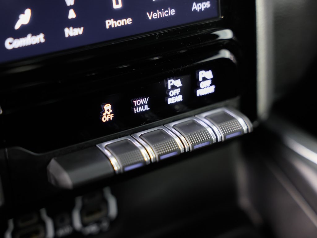 RAM 1500 Laramie 4x4 Crew Cab 5'7" Box 2023