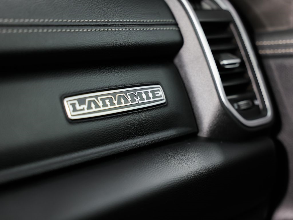 RAM 1500 Laramie 4x4 Crew Cab 5'7" Box 2023