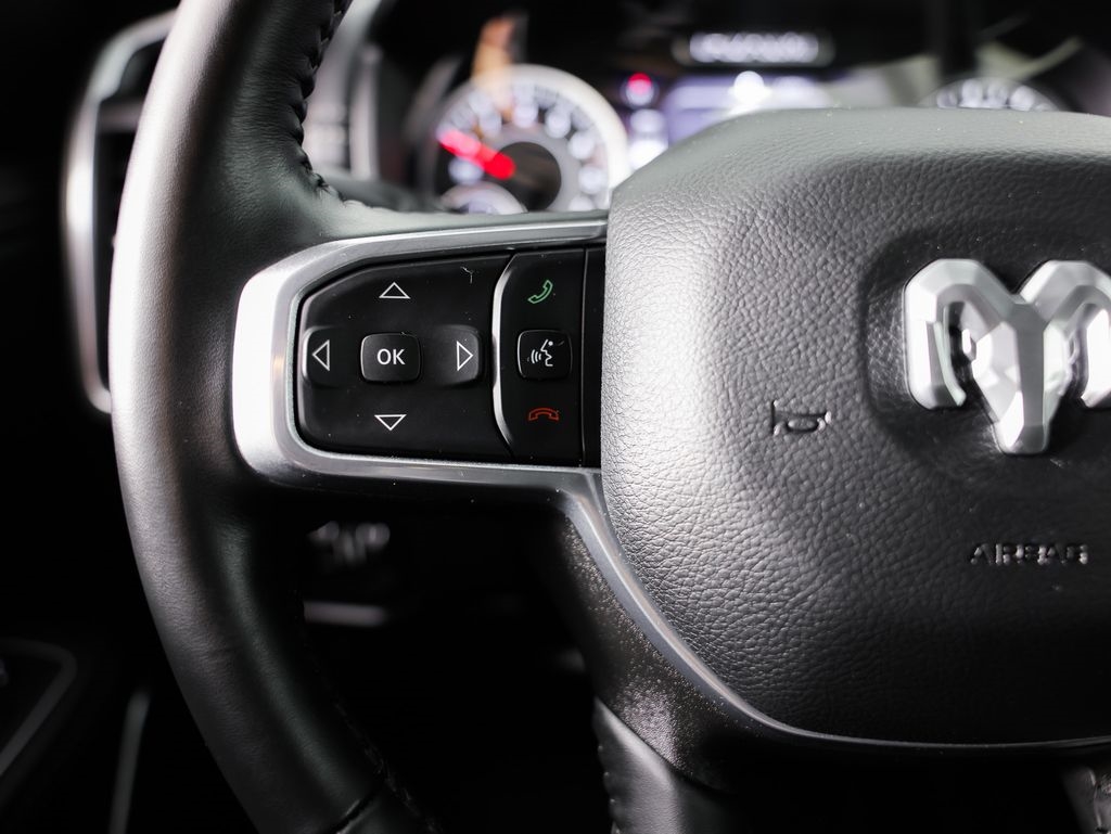 RAM 1500 Laramie 4x4 Crew Cab 5'7" Box 2023