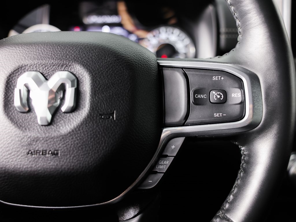 RAM 1500 Laramie 4x4 Crew Cab 5'7" Box 2023